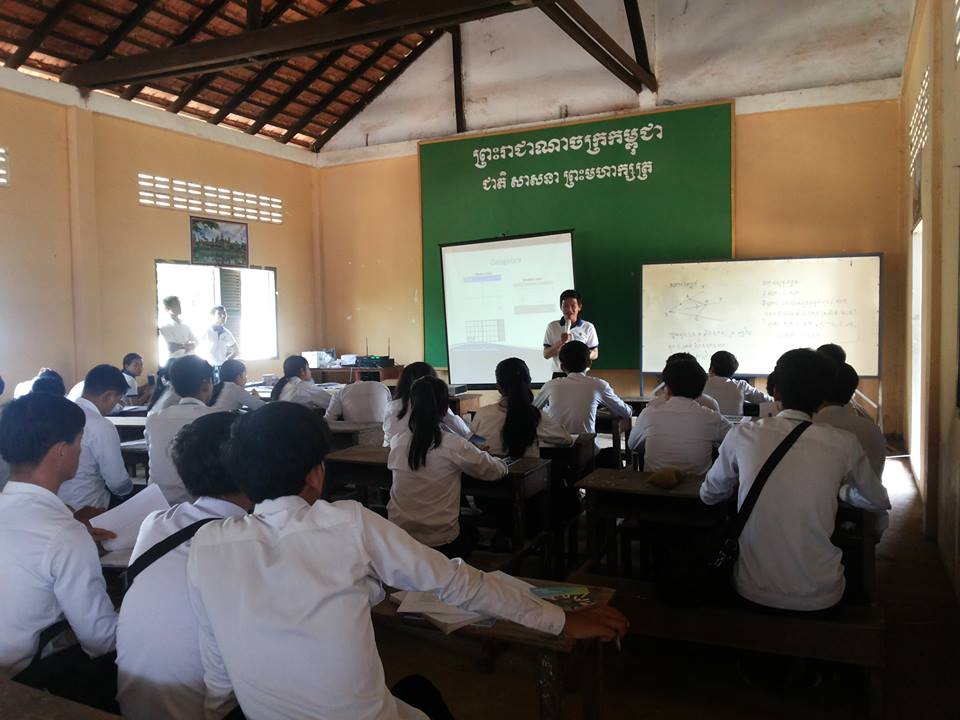 ការធ្វើបទបង្ហាញស្តីអំពី “អត្ថប្រយោជន៍នៃការប្រើប្រាស់បច្ចេកវិទ្យា ក្នុងការបង្រៀននិងការសិក្សា”