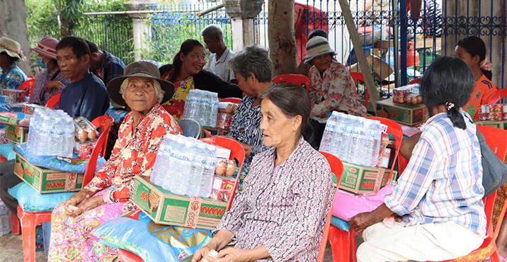 FLOOD RELIEF in Banteay Meanchey and Battambang
