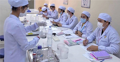 New Medical Laboratory Technology students experience their first practice class!