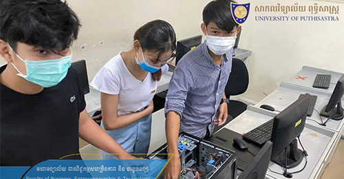 Inside the Introduction to Computer technology class